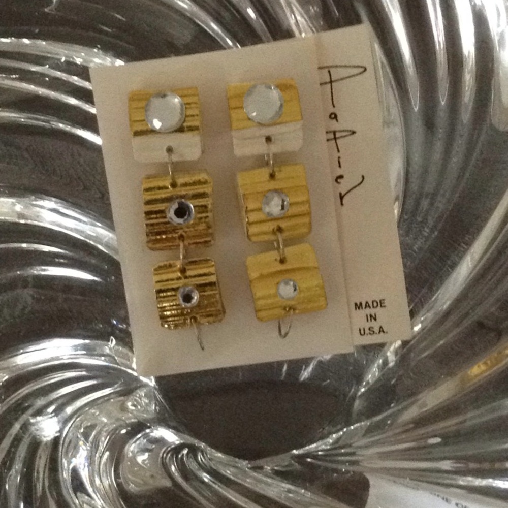 RIBBON ARTWORK Gold/krimped handmade earrings